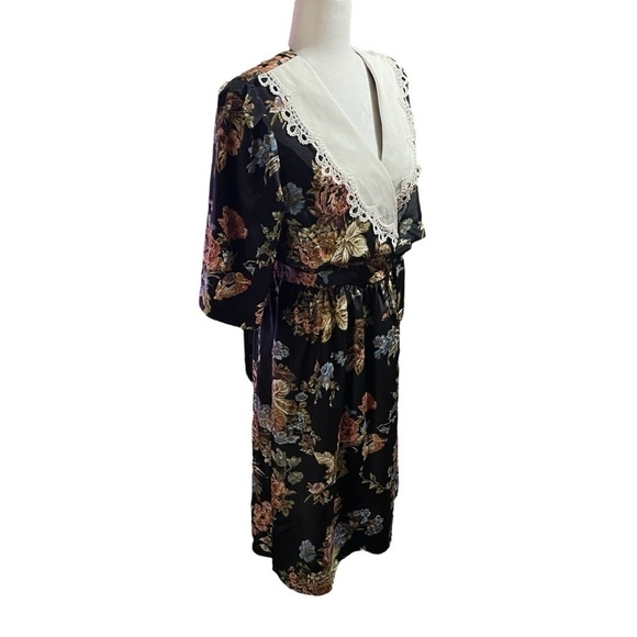 Vintage Floral Shoulder Pad Casual - 1/2 Wrap
Midi Dress
Uni Mondo - Size 12 - Picture 4 of 11